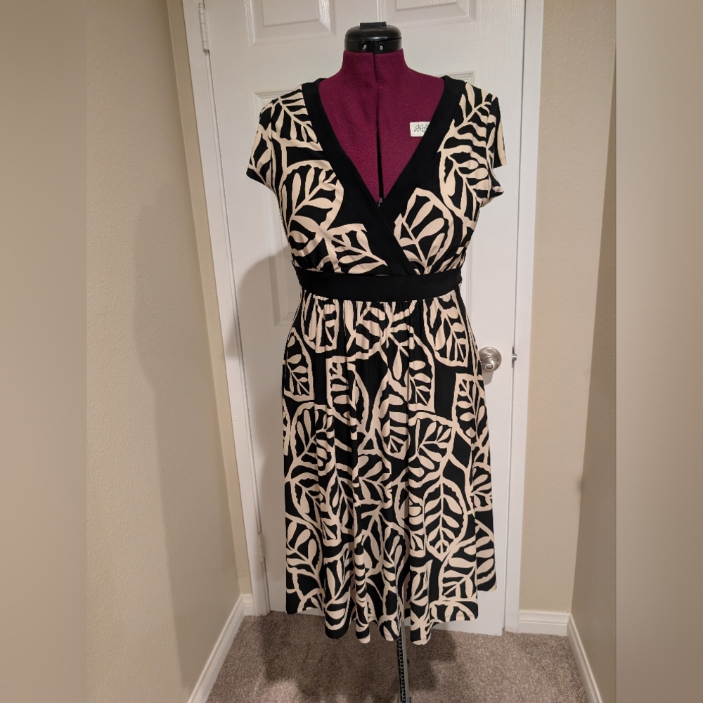 Evan Picone Black and Cream Leaf Dress